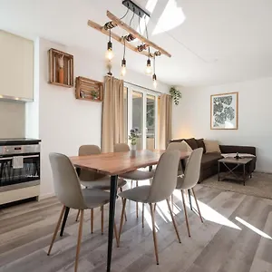 Moderne Mit Parkplatz Apartment