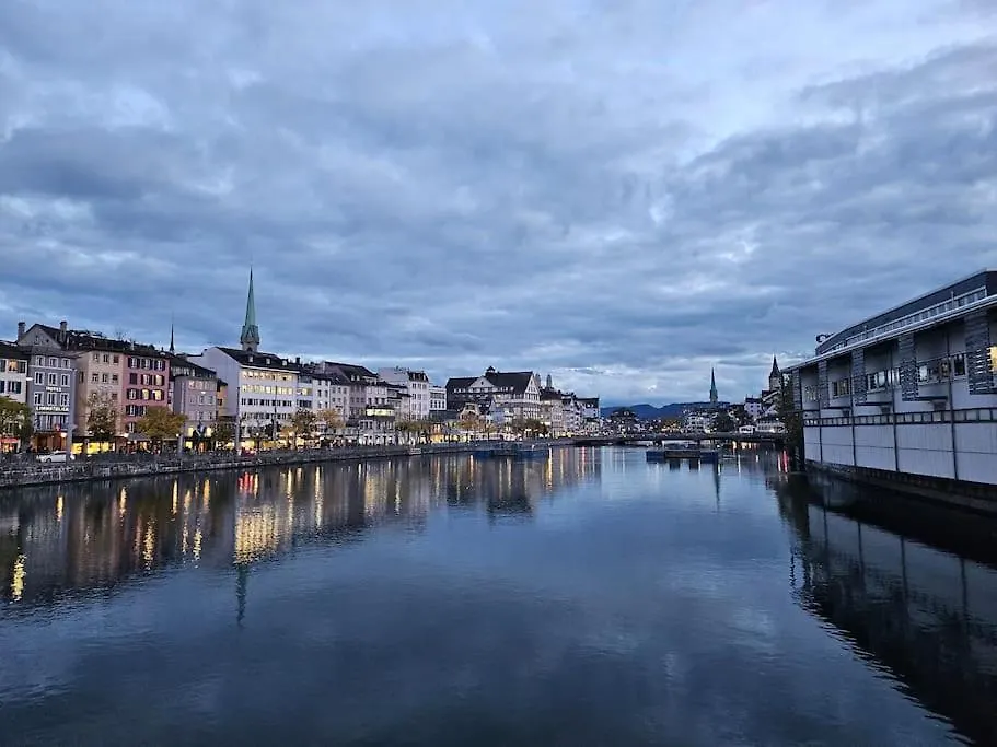 5-Mins Walk To Zurich Main Station - City Center Apartment